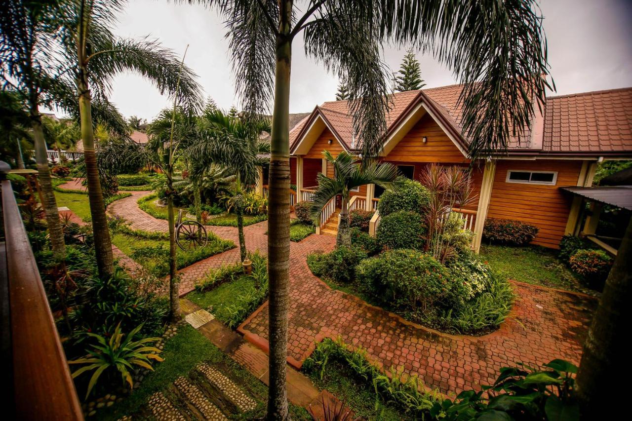 Bali Village Hotel Tagaytay City Bagian luar foto