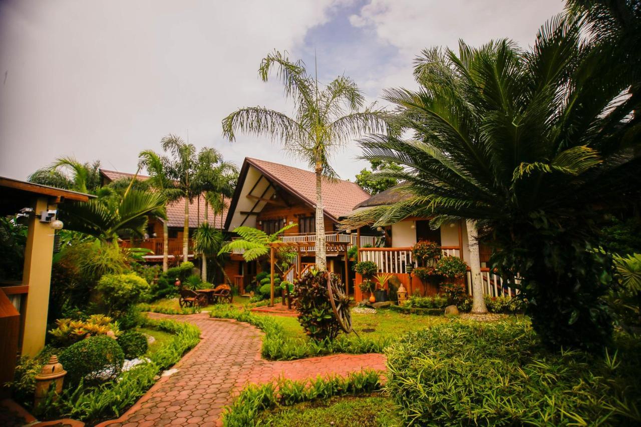 Bali Village Hotel Tagaytay City Bagian luar foto
