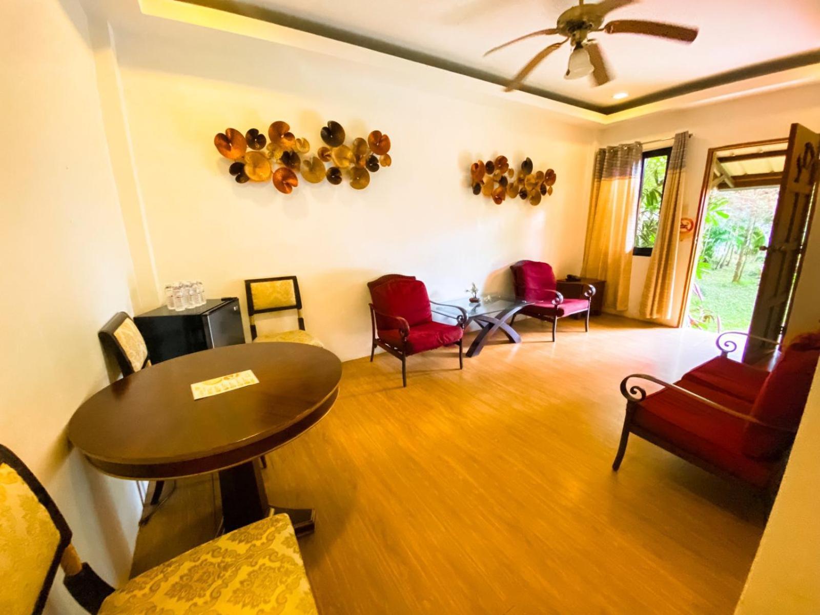 Bali Village Hotel Tagaytay City Bagian luar foto